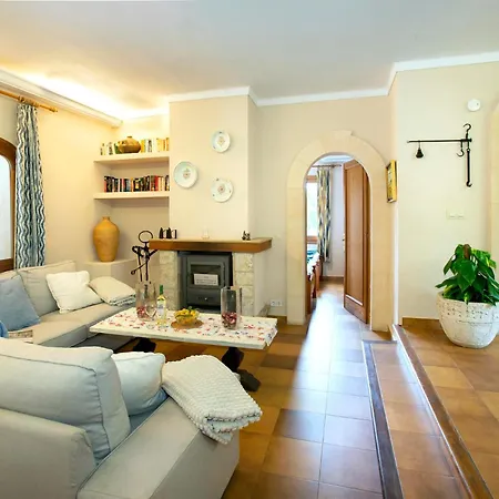 Alzines By Vintage Travel